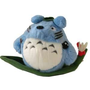  Studio Ghibli stuffed animal display   Totoros on leaf 