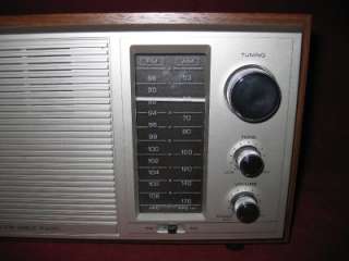 Vintage Realistic MTA 15 Table AM/FM Radio excellent shape WORKS Radio 