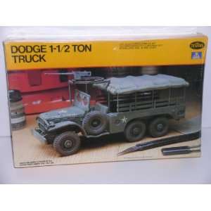  Dodge 1 1/2 Ton Truck   Plastic Model Kit 
