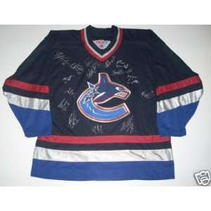    Vancouver Canucks Team Signed Ccm Jersey Wellwood 