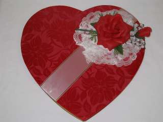 VINTAGE WHITMANS VALENTINE CANDY BOX RED SATINL/LACE/ROSE/LILY OF THE 