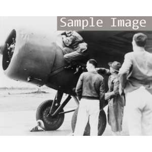  1935 Amelia Earhart takes off from Hawaii in solo flight 