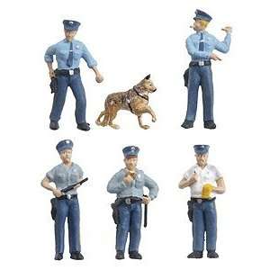  Woodland Scenic Accents® O Scale   Policemen (5) & Dog 