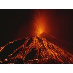  A Fiery New Cone on Mount Etna Upstages Sicilys Night Sky 