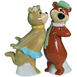   Bear Cindy and Yogi Smooch 4 1/4 Inch Magnetic Salt and Pepper Shakers