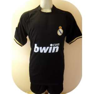 REAL MADRID AWAY SOCCER UNIFORM JERSEY & SHORT SIZE LARGE.NEW  