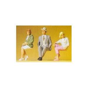  SEATED PERSONS   PREISER 1/32 SCALE MODEL TRAIN & SLOT CAR 