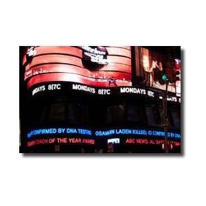  News In Times Square I Giclee Print