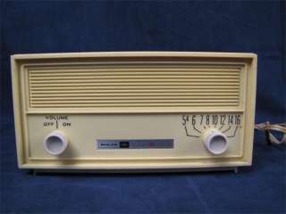 Vintage Philco Ford Solid State Transistor Table Radio  