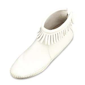 com MinneTonka Womens White Softsole Smooth Leather Back Zipper Boot 