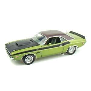  1970 Dodge Challenger 1/18 Green w/Gator Top Toys & Games