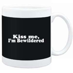    Mug Black  Kiss me, Im bewildered  Adjetives