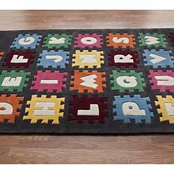 Handmade Alexa Pino Alphabet Kids Rug (5 x 8)  