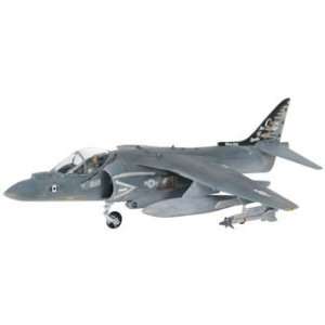  Revell of Germany   1/144 AV 8 Harrier (Plastic Model 