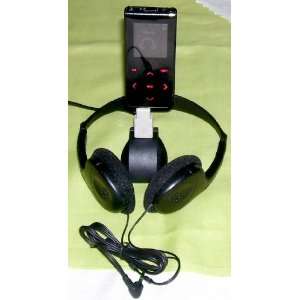  Coby MPC7085 1 GB  Player with USB Dock, Headset and 