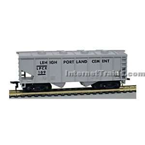   Ready to Run 36 2 Bay Open Hopper   Portland Cement Toys & Games