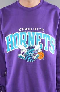 Mitchell & Ness The Charlotte Hornets Arch Sweatshirt in Purple 