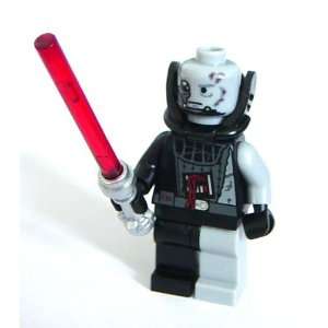 LEGO Star Wars Minifigur   Darth Vader vom Kampf gezeichnet, mit rotem 