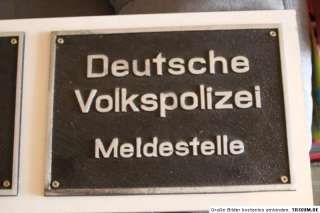 Deutsche Volkspolizei Meldestelle Gus Platte 21 x 30 cm  