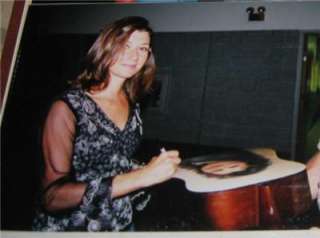 AMY GRANT *SIGNED* Oil Portrait on Guitar by ROY BILLS (2002) Michigan 