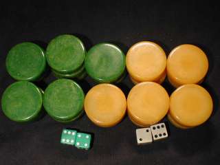   Backgammon Bakelite Chips Green & Gold + Dice in Box #509   N/R  