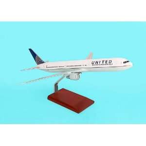   Executive Desktop United 767 400 Merger Model Airplane Toys & Games