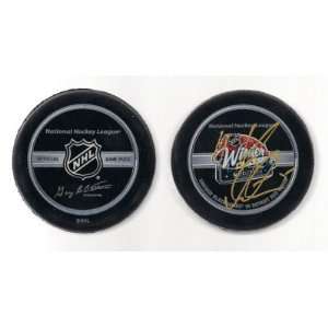 Nicklas Lidstrom Autographed Puck   Winter Classic