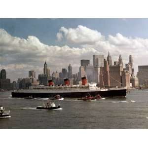  Grand Luxury Liner Queen Mary Steams Along in New York 
