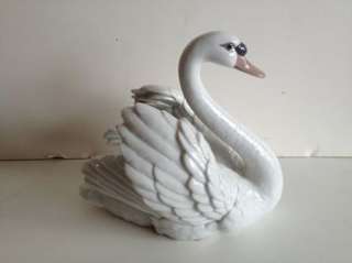 Lladro Porcelain Swan Figurine  