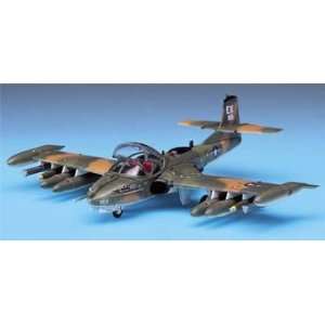  Academy   1/72 A 37B Dragonfly (Plastic Model Airplane 