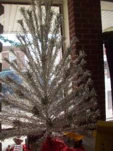 Vintage Aluminum Pom Pom Silver Sparkler Christmas Tree 6 Ft M 6824 82 